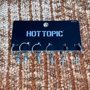 Brand New, Never Used Hot Topic Earring Set! 🔪